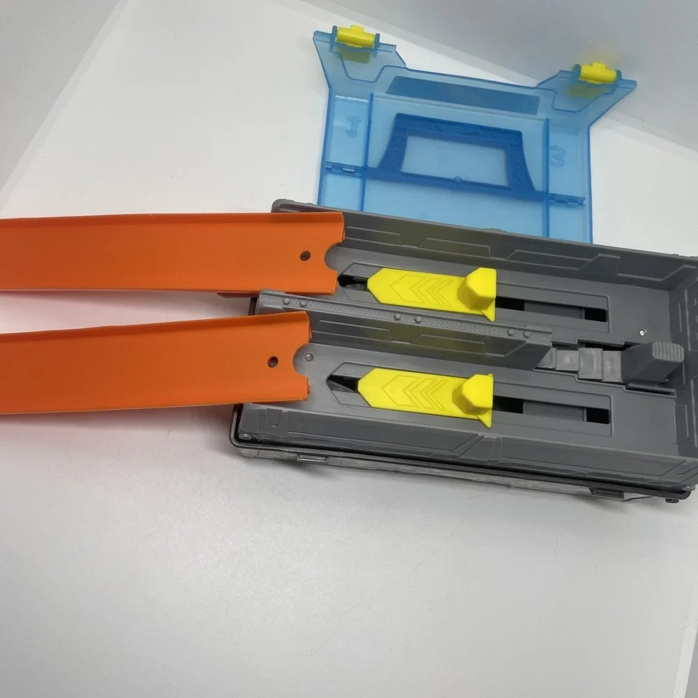Hot Wheels Race Case Track Set Launcher 2015 CFC81‎ Play Set